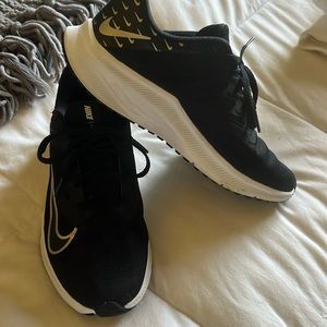 EUC Size 7 Black and Gold Nike Quest Sneakers